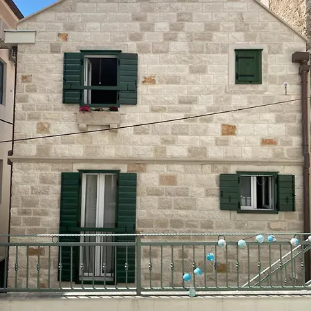 Vendelina Villa *